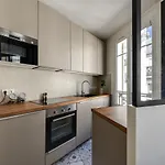 Modern Flat In Montmartre By Guestready