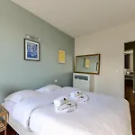 Modern Flat In Montmartre By Guestready